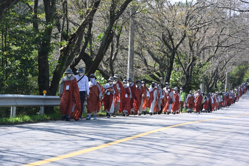 DSC_7400 송광사-곡성 구간을 순례하는 대중의 모습 (2)